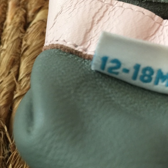 Juicy Bumbles shoes. NWOT. Gray w/pink elephants. Soft leather. Size 12-18m - Picture 3 of 4